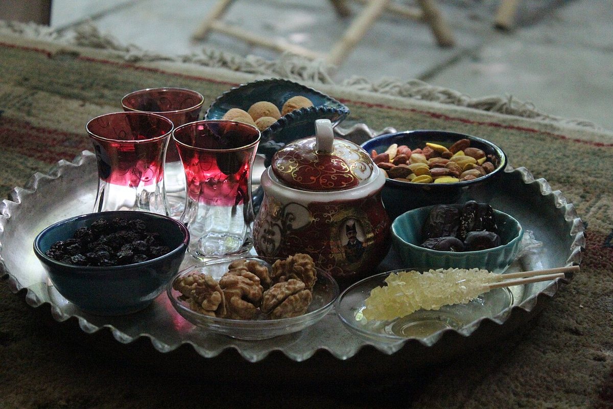 Biskota me arra e servirur në tryezë