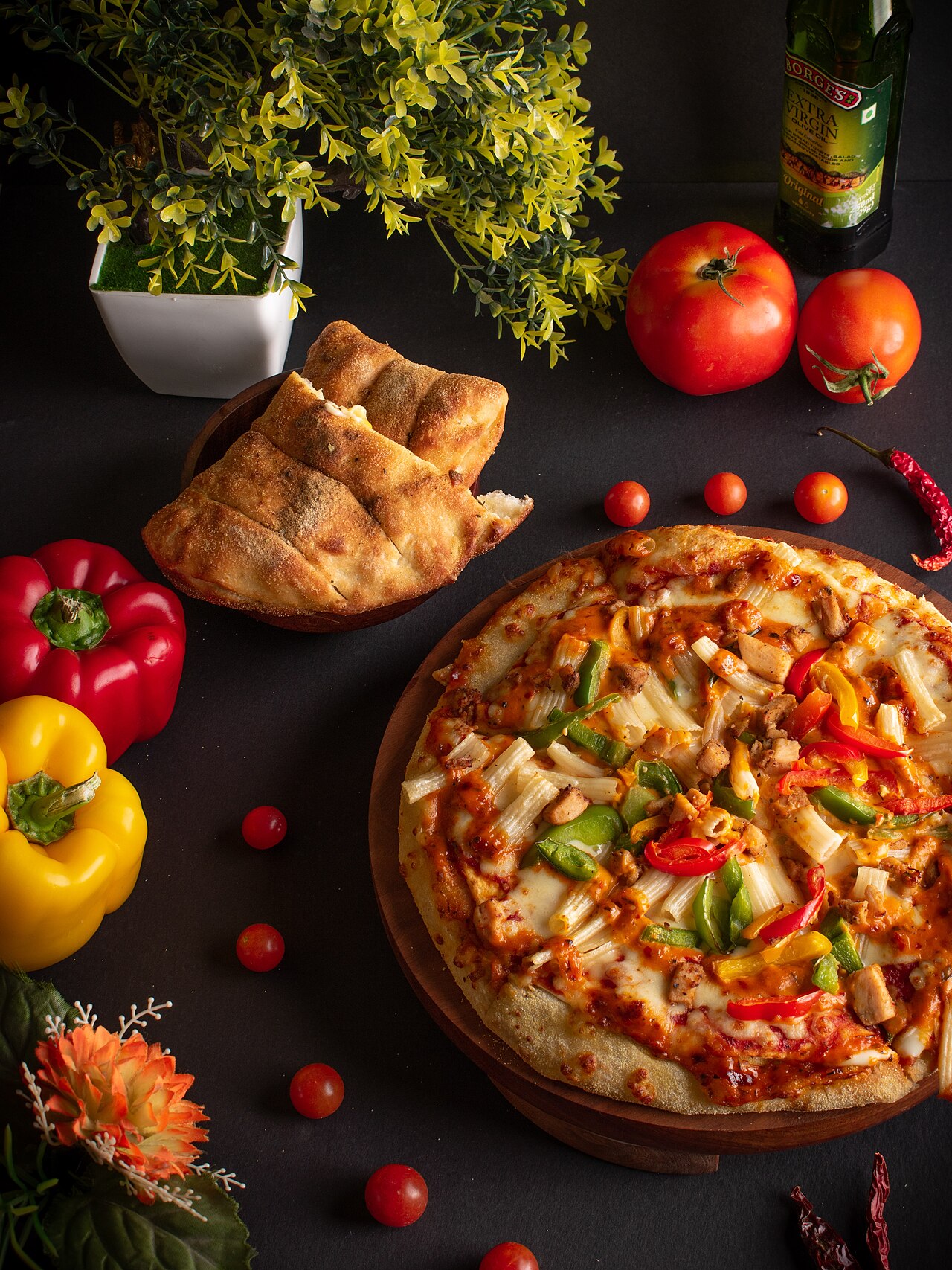 Pite me pulë dhe limon e servirur në tryezë