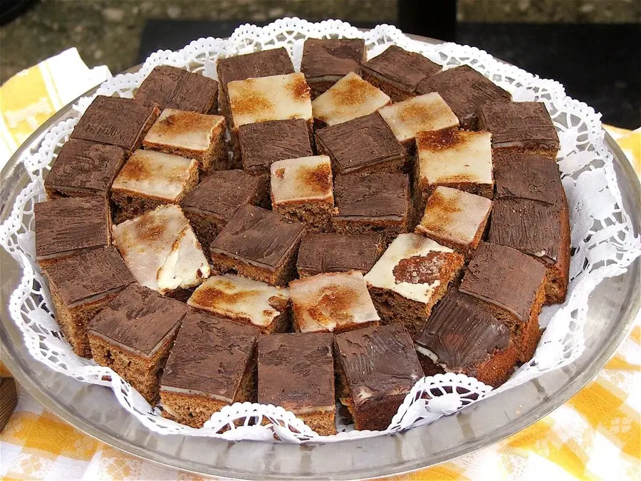 Role me arra e servirur në tryezë