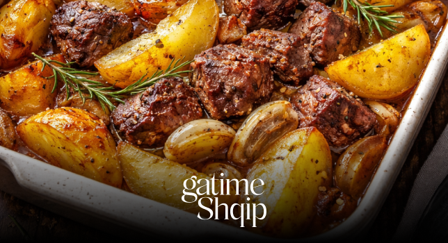 Mish Viqi në Furrë me Patate – Recetë Tradicionale e Shijshme