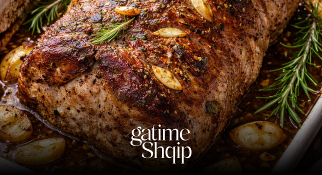 Mish Derri në Furrë me Hudhër dhe Rozmarinë – Recetë e Shijshme Familjare