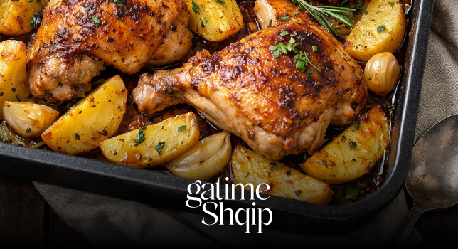 Pulë në Furrë me Patate – Recetë e Thjeshtë dhe Plot Shije