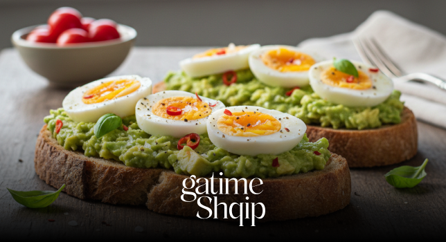 Sanduiç me Avokado dhe Vezë – Recetë e Shpejtë për Mëngjes